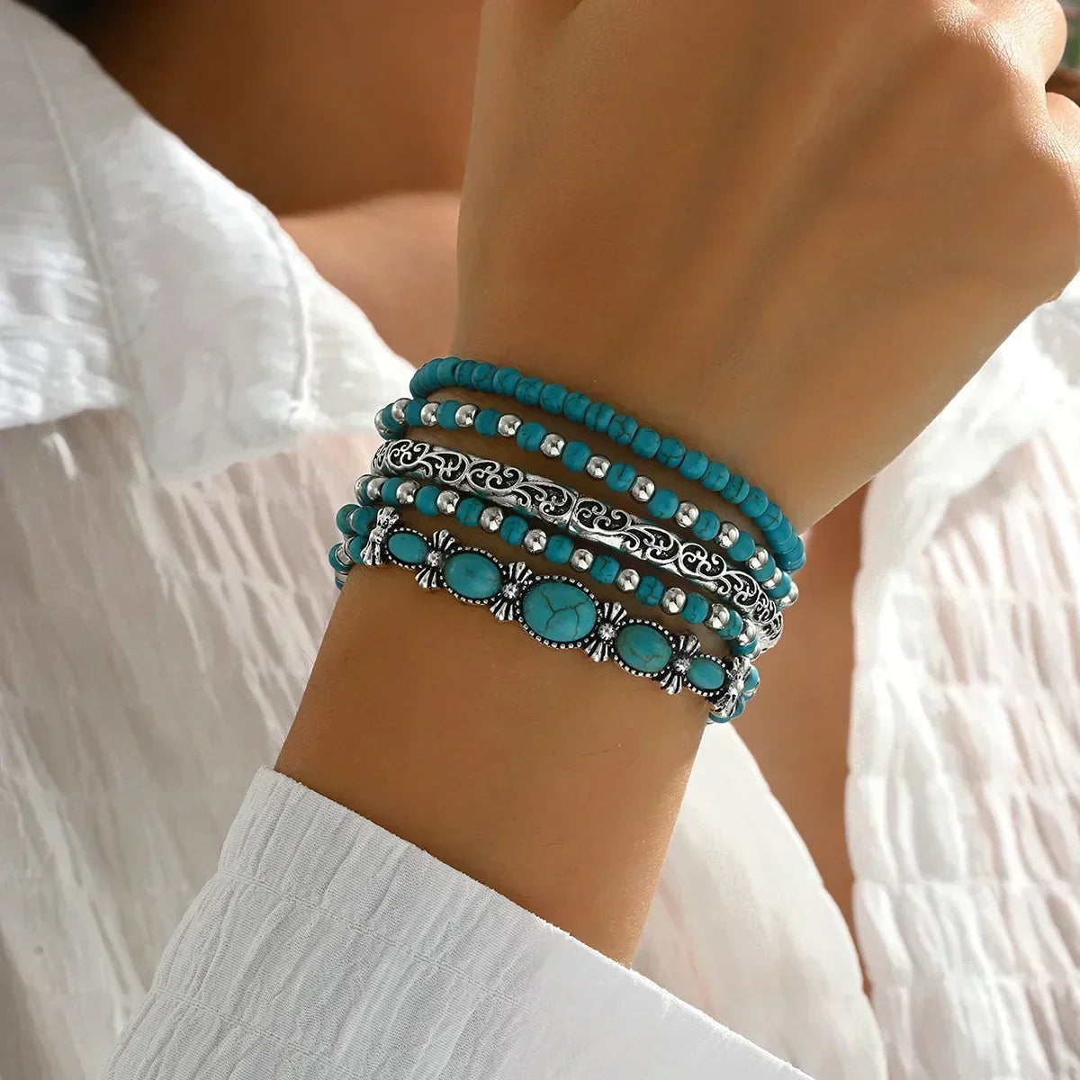 Conjunto de pulseras boho con perlas turquesa