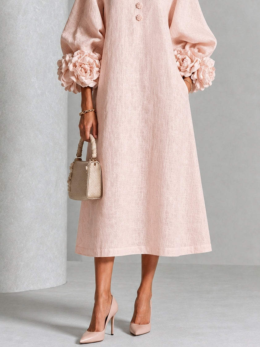 Vestido Midi Rosa con Botones de Flor y Mangas Florales Extravagantes