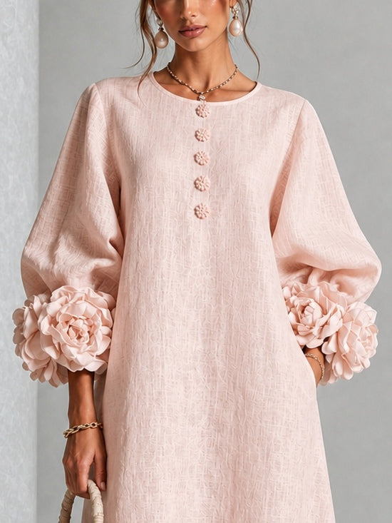 Vestido Midi Rosa con Botones de Flor y Mangas Florales Extravagantes