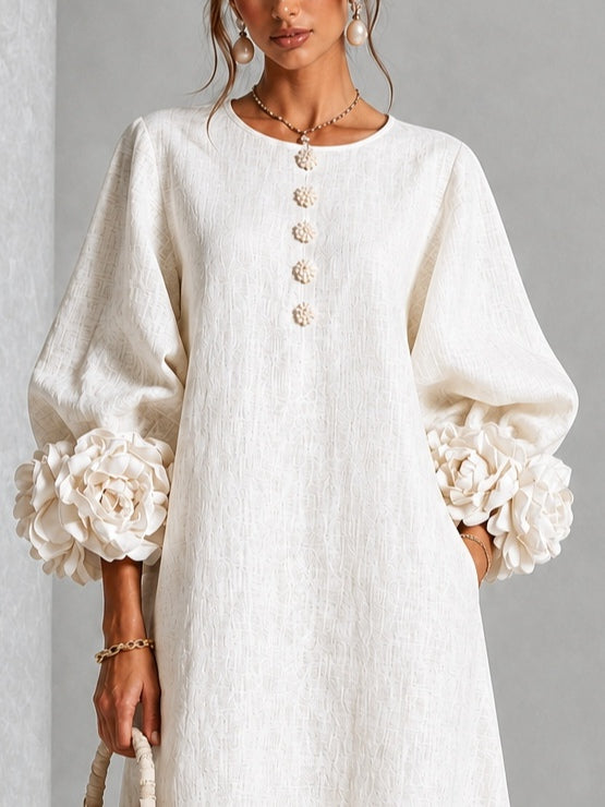 Vestido Midi Blanco con Botones de Flor y Mangas Decoradas