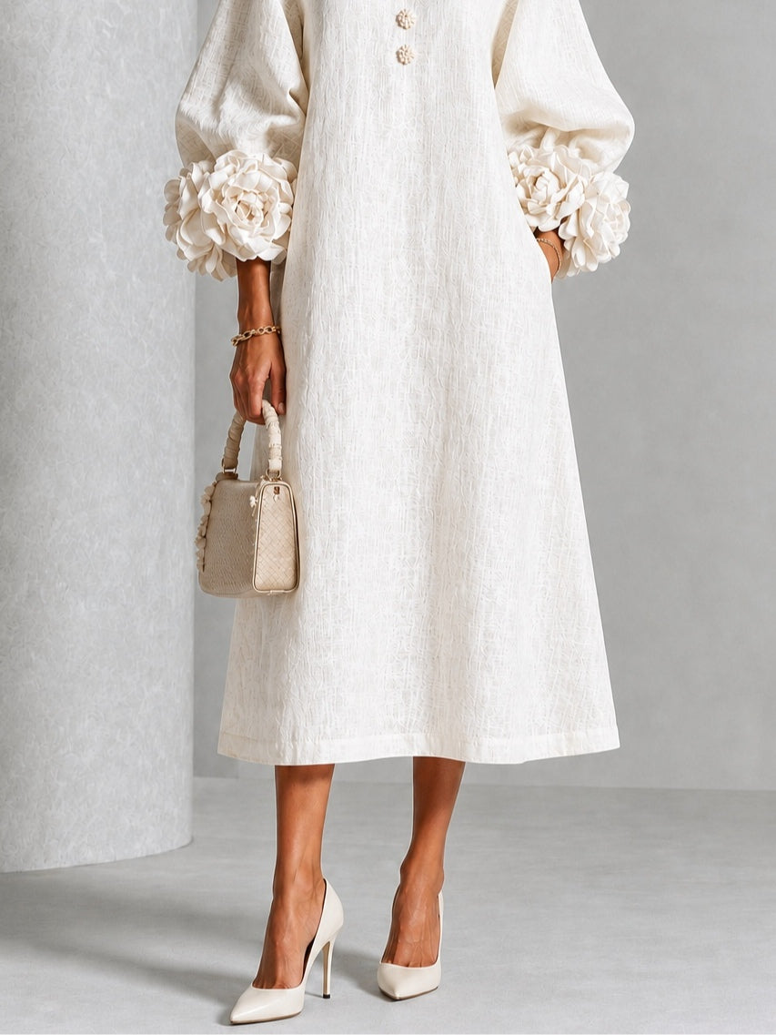 Vestido Midi Blanco con Botones de Flor y Mangas Decoradas
